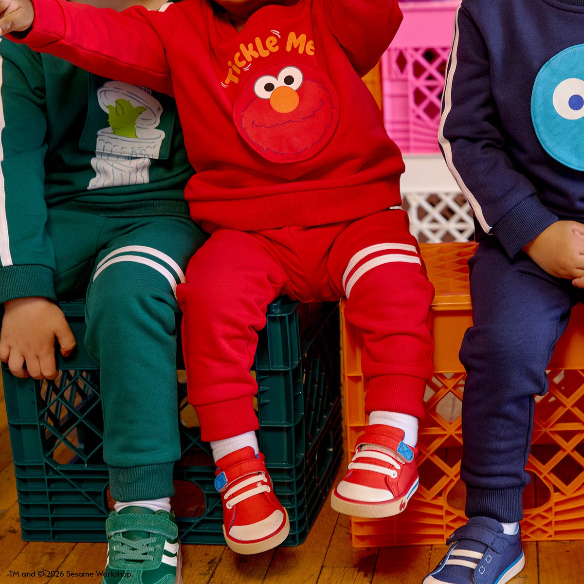Magnetic Sweatsuit Elmo Giggles - Magnetic Me