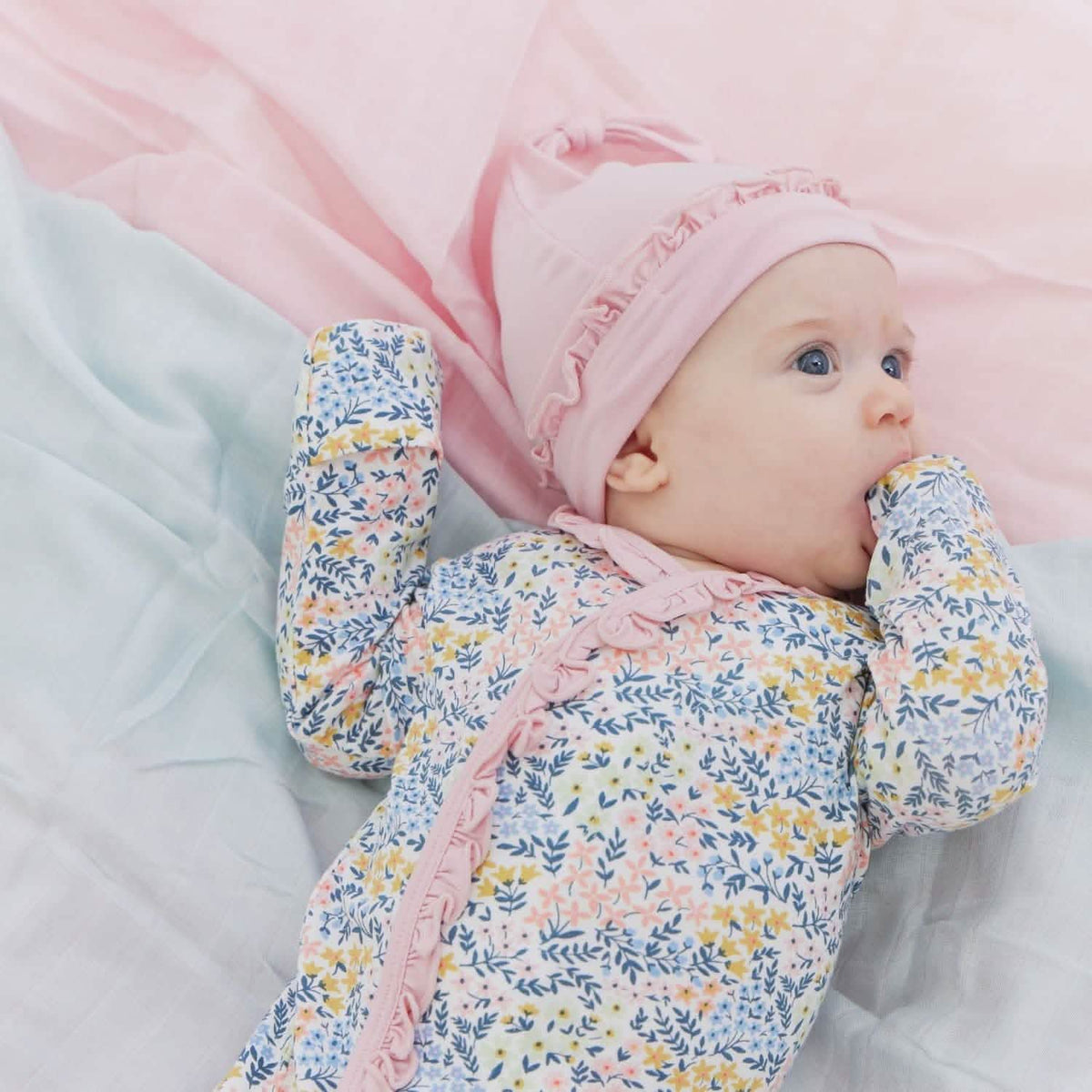 Magnetic Gown & Hat Set with Ruffle Chelsea - Magnetic Me