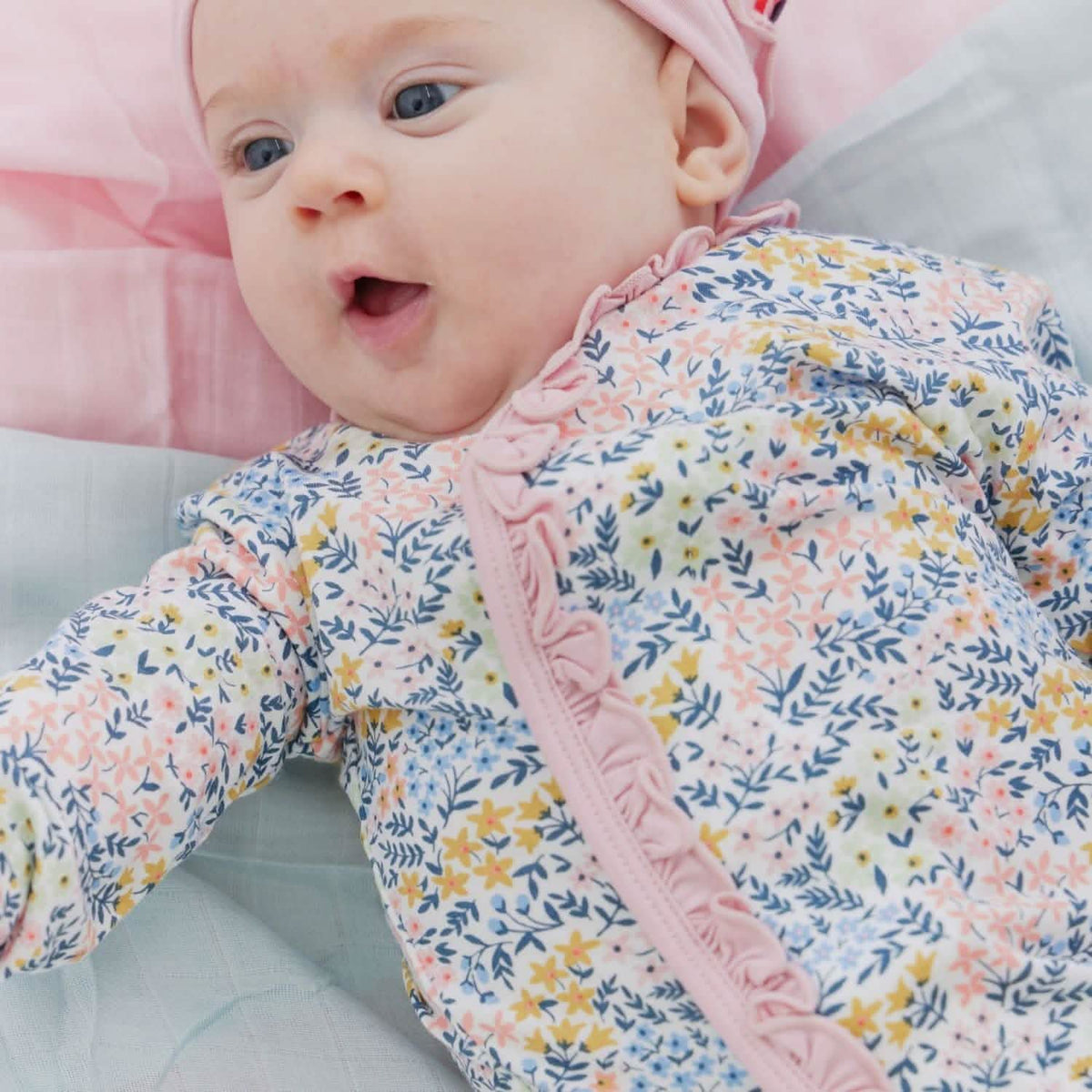 Magnetic Gown & Hat Set with Ruffle Chelsea - Magnetic Me