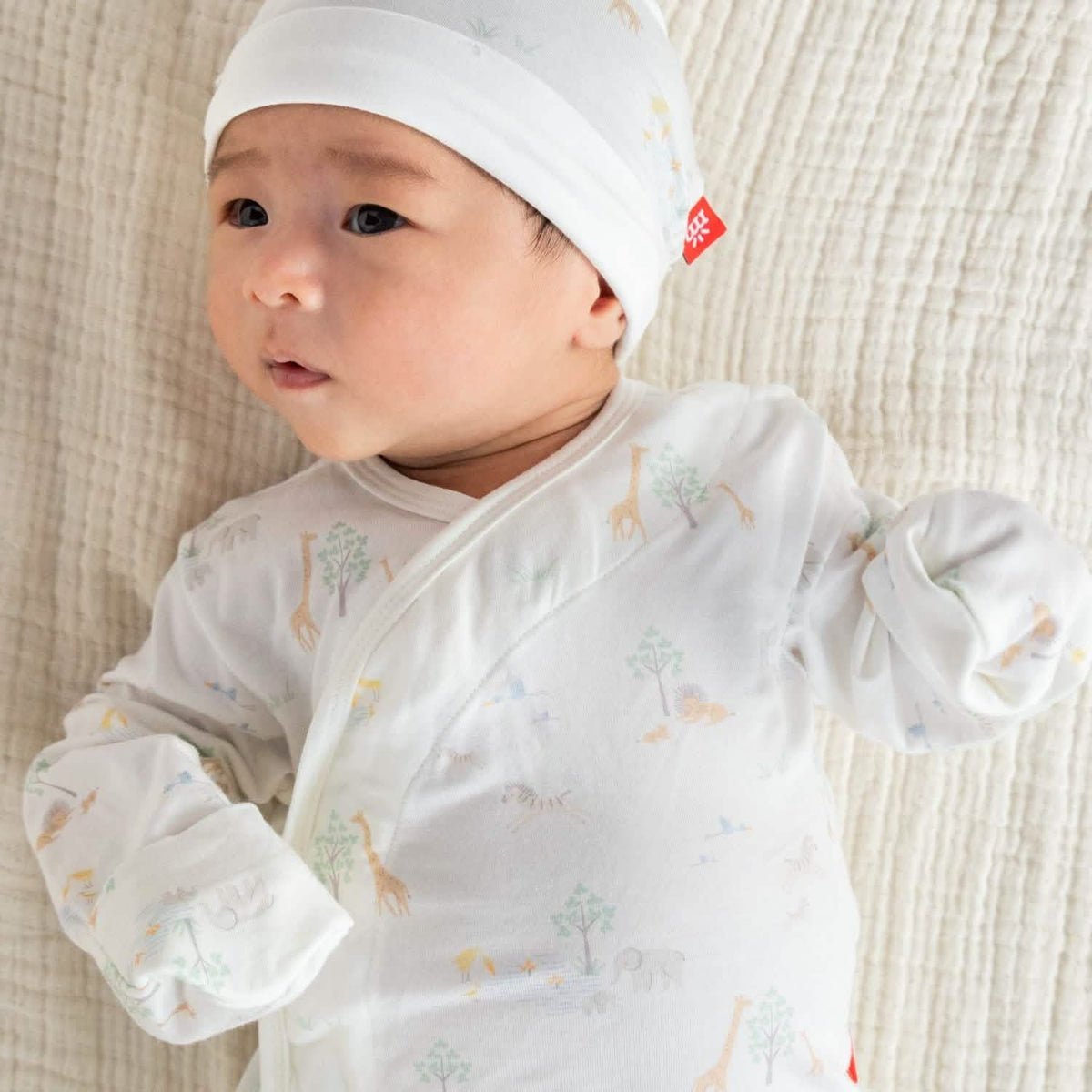 Magnetic Gown & Hat Set White Serene Safari - Magnetic Me